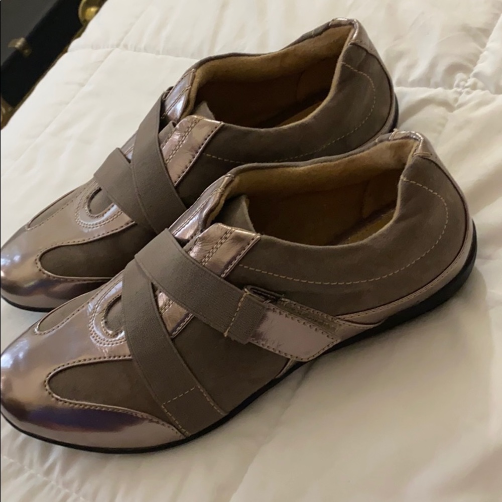 Solesenseability gold z strap sneakers- 8.5M